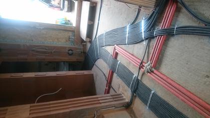 Nowa instalacja domu jednorodzinnego prowadzona podłogą 7